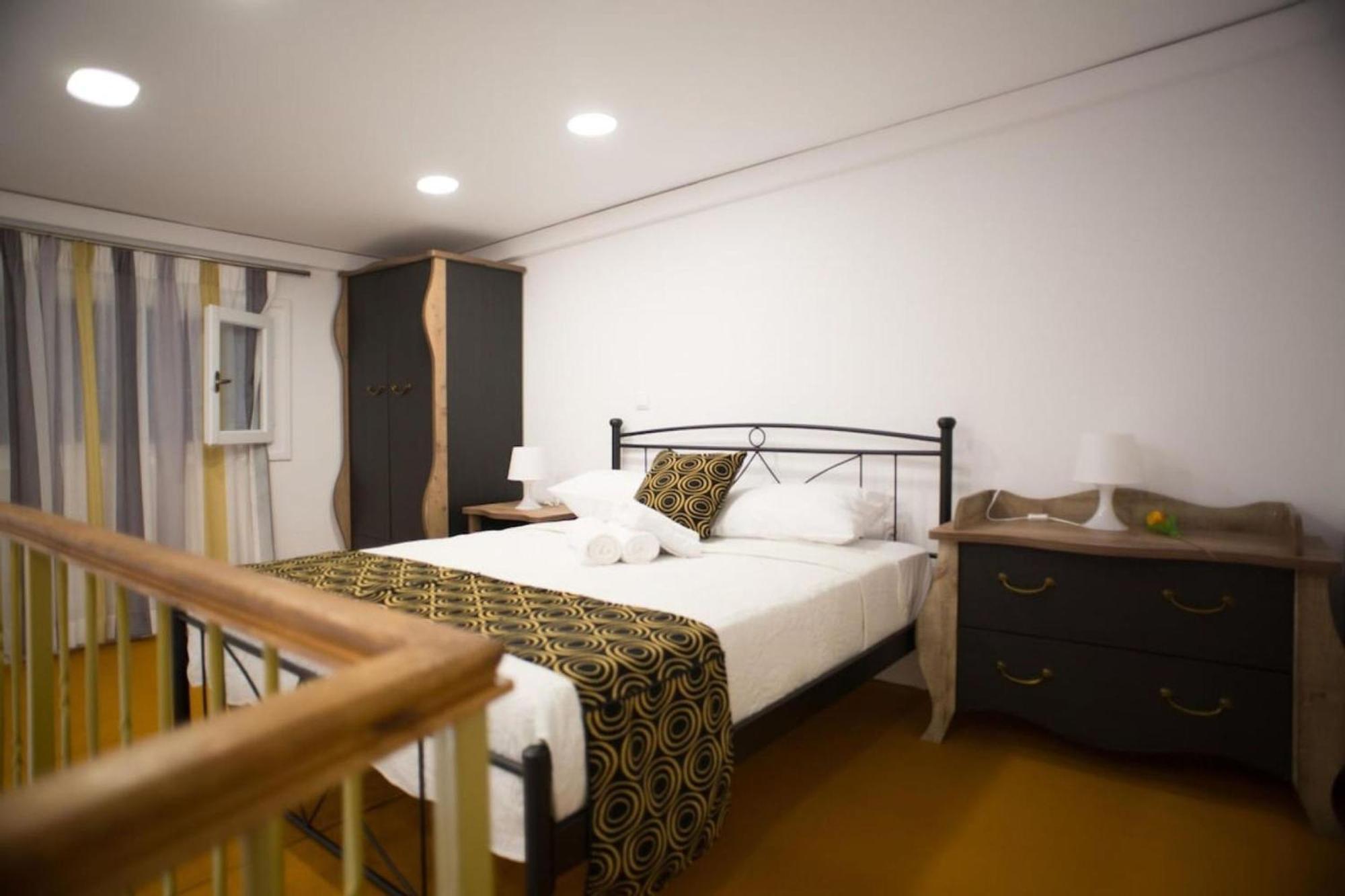 Aimou Studio'S Apartment'S Пирей Экстерьер фото